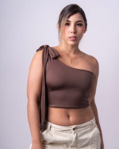 Top-Cropped Monaco Café